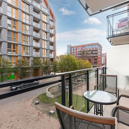 Aura III Apartments & Free Parking By Downtown Apartments グダニスク エクステリア 写真