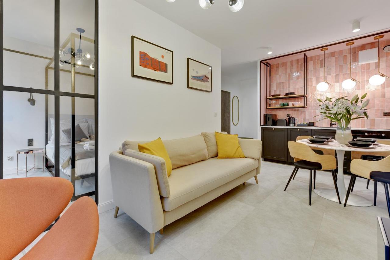 Aura III Apartments & Free Parking By Downtown Apartments グダニスク エクステリア 写真