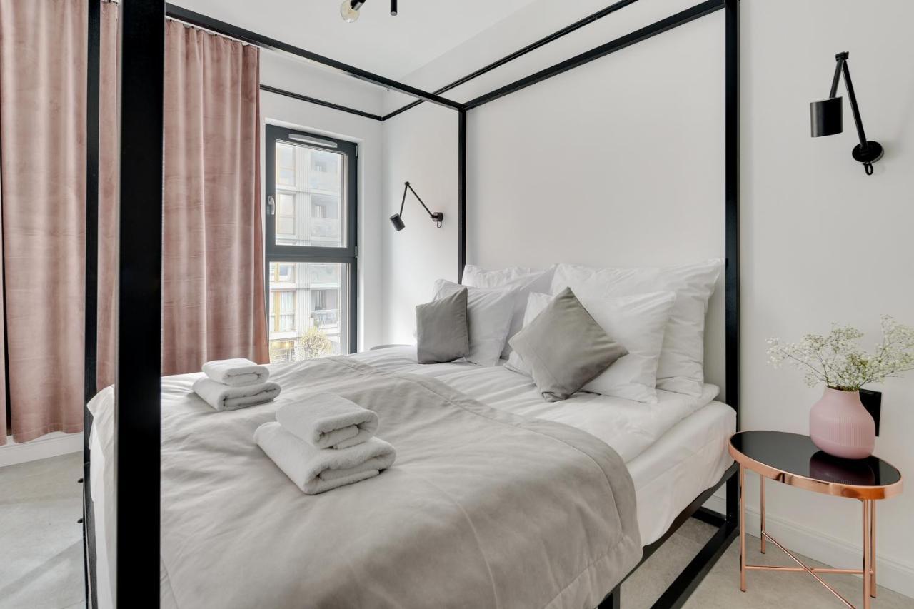 Aura III Apartments & Free Parking By Downtown Apartments グダニスク エクステリア 写真