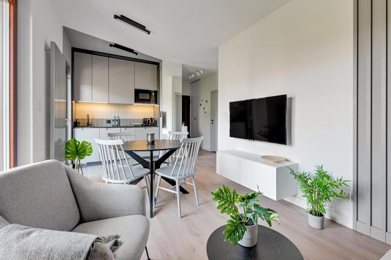 Aura III Apartments & Free Parking By Downtown Apartments グダニスク エクステリア 写真