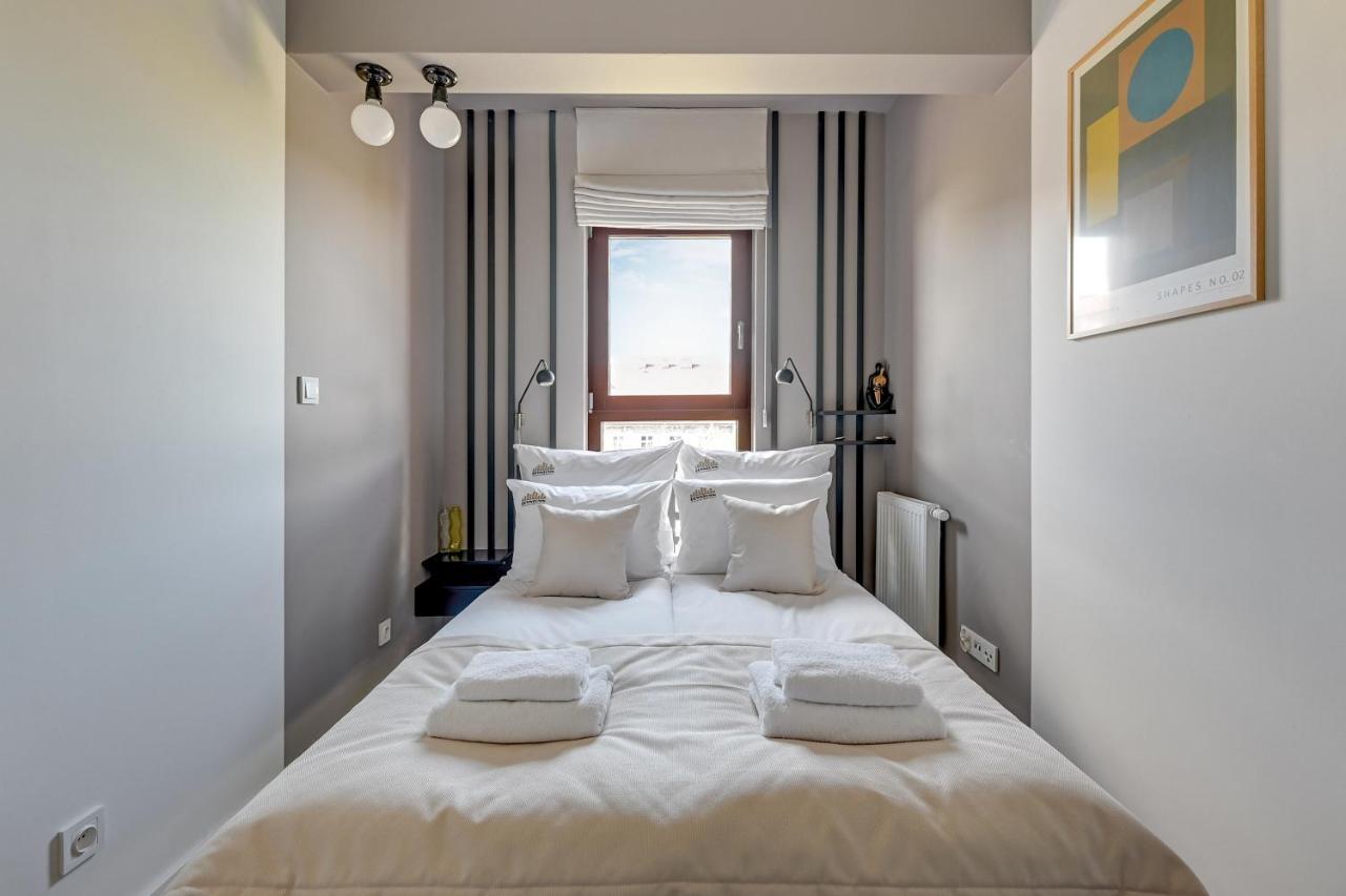 Aura III Apartments & Free Parking By Downtown Apartments グダニスク エクステリア 写真