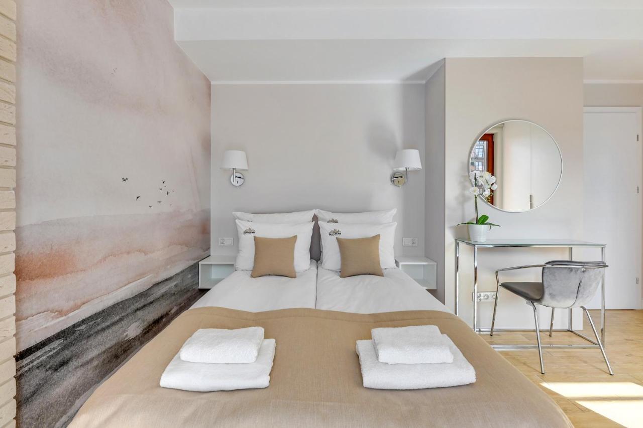 Aura III Apartments & Free Parking By Downtown Apartments グダニスク エクステリア 写真